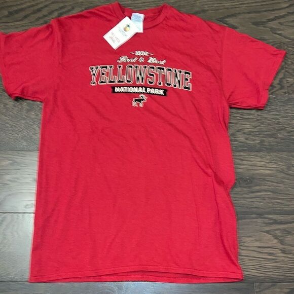 Yellowstone National Park Graphic Moose Avenue T-shirt NWT L men’s wears medium - Picture 1 of 2